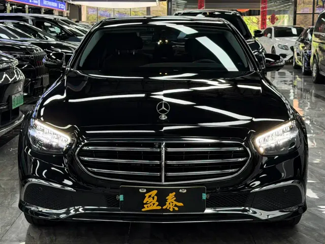 Mercedes-Benz E-Class — Фото автомобиля 2