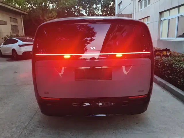 Li Auto MEGA — Фото автомобиля 5