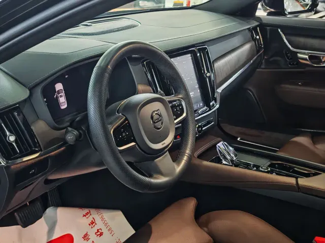 Volvo S90 — Фото автомобиля 12