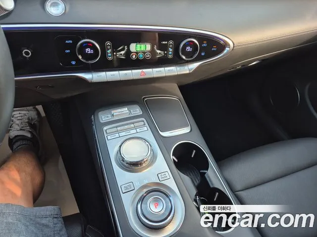 Genesis GV70 — Фото автомобиля 18