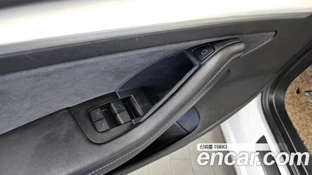 Tesla Model 3 — Фото автомобиля 30