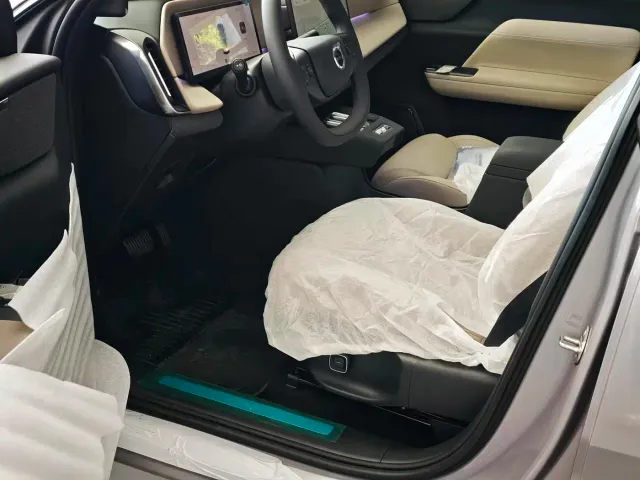 Volvo XC70 Plug-in Hybrid — Фото автомобиля 5