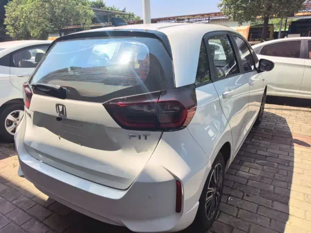 Honda Fit — Фото автомобиля 6