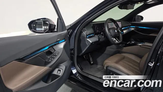 BMW 5 Series G60 — Фото автомобиля 15