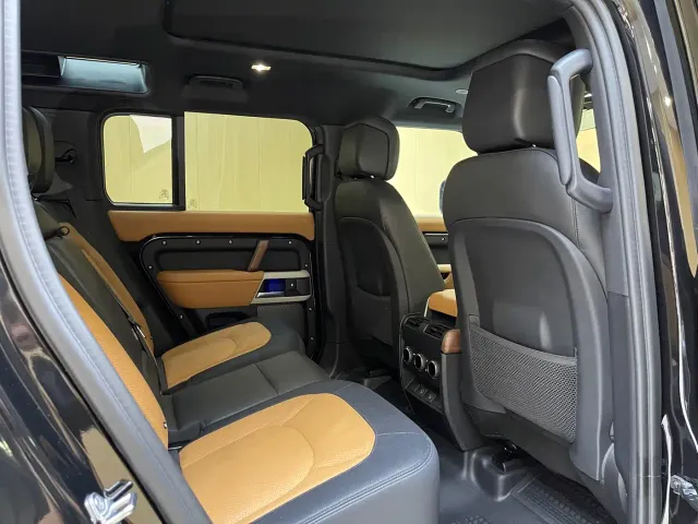 Land Rover Defender — Фото автомобиля 15