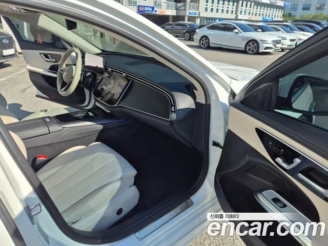 Mercedes-Benz E-Class — Фото автомобиля 18