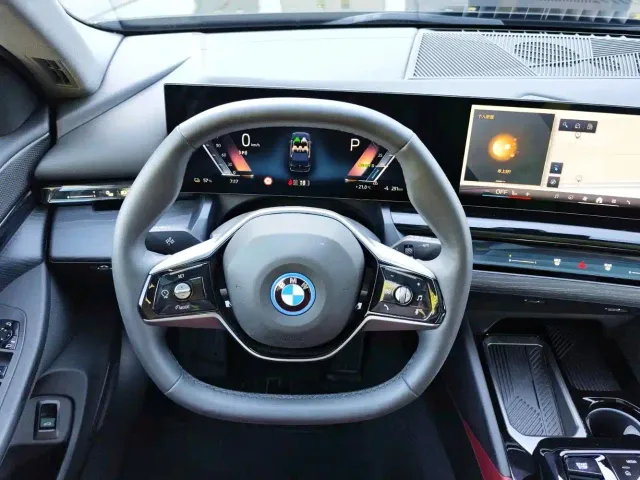 BMW i5 — Фото автомобиля 10