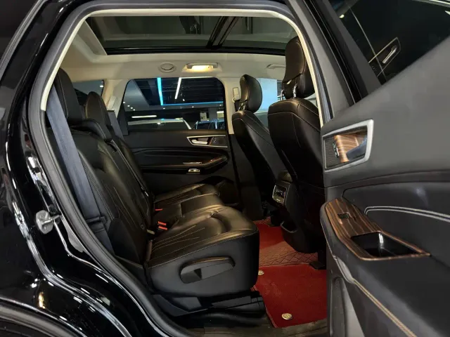 Ford Edge — Фото автомобиля 13