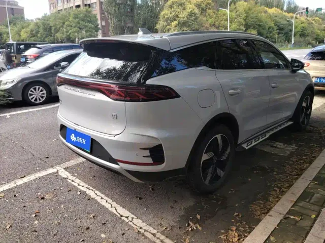 BYD Tang — Фото автомобиля 3