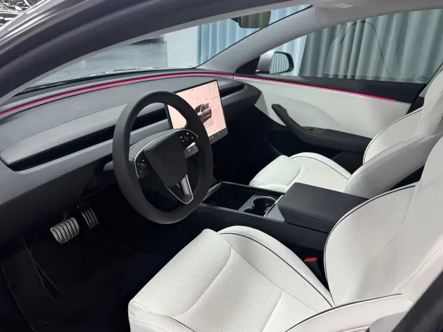 Tesla Model 3 — Фото автомобиля 4