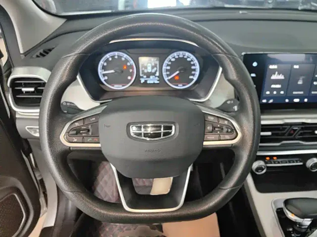 Geely Binyue — Фото автомобиля 6