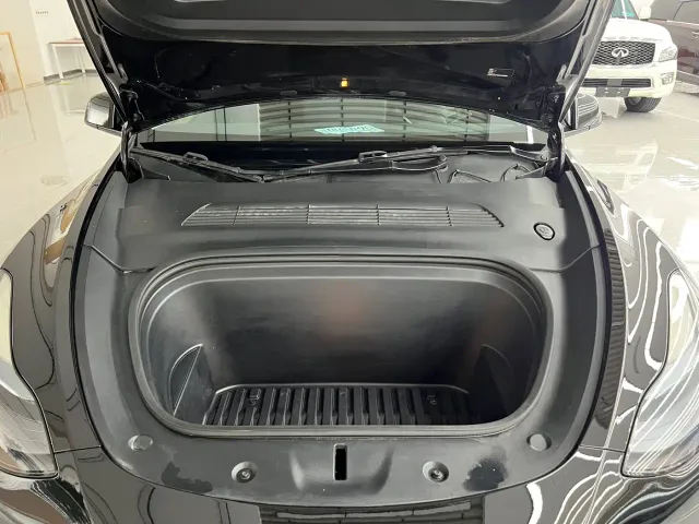Tesla Model Y — Фото автомобиля 22