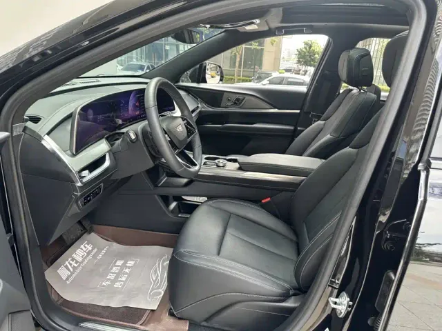Cadillac XT5 — Фото автомобиля 11