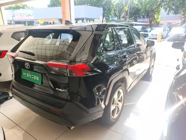 Toyota RAV4 — Фото автомобиля 6