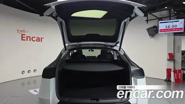 Tesla Model Y — Фото автомобиля 19