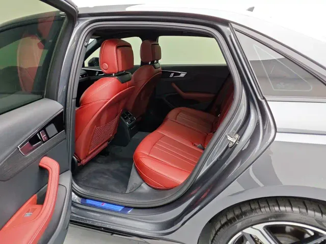 Audi A4L — Фото автомобиля 9