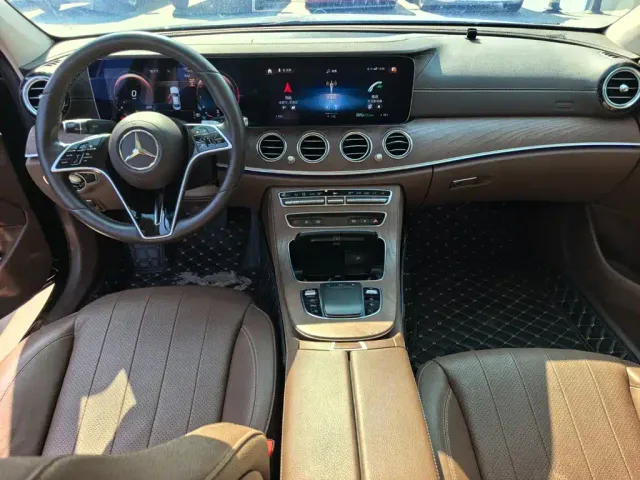 Mercedes-Benz E-Class — Фото автомобиля 11