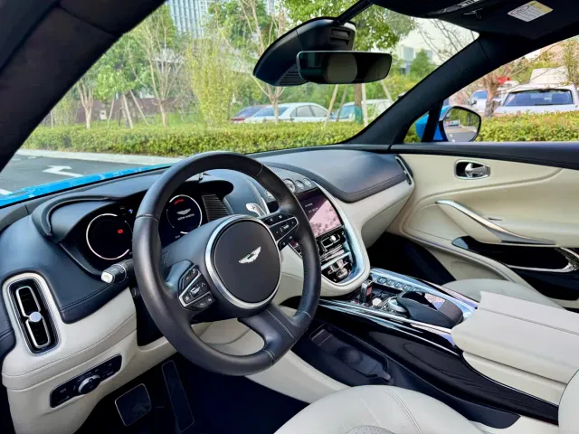 Aston Martin DBX — Фото автомобиля 5