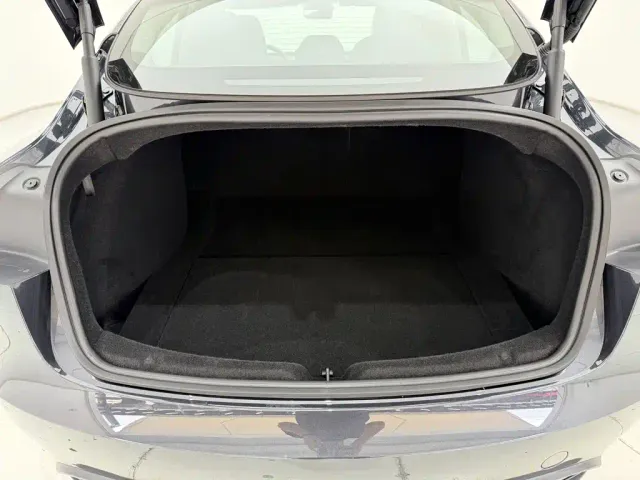 Tesla Model 3 — Фото автомобиля 29