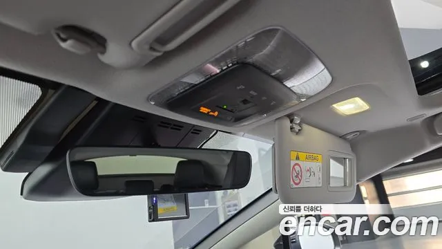 Toyota Prius Generation 5 — Фото автомобиля 16