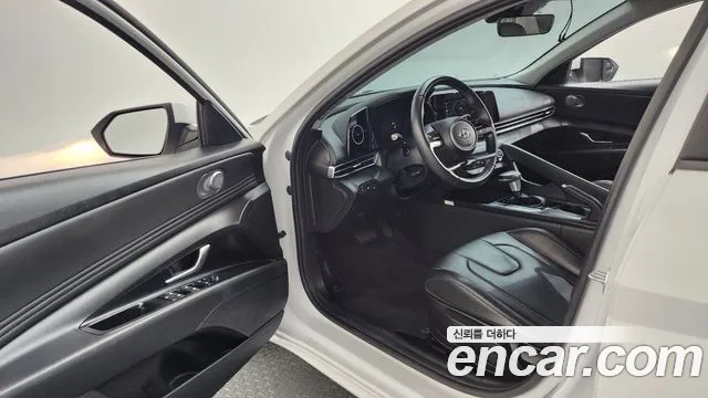 Hyundai AVANTE Avante (CN7) — Фото автомобиля 10