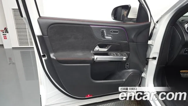 Mercedes-Benz GLB-Class — Фото автомобиля 22
