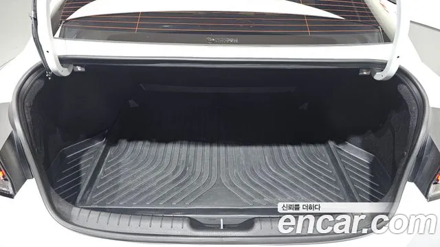 Hyundai Avante CN7 — Фото автомобиля 16