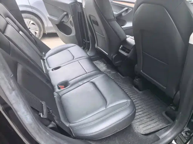 Tesla Model Y — Фото автомобиля 13