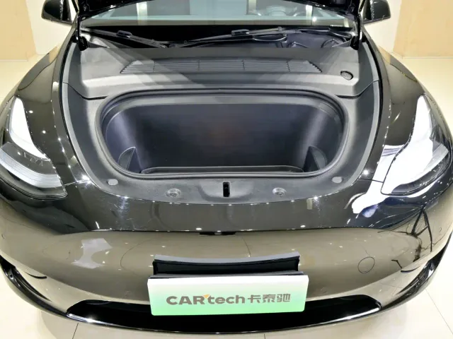 Tesla Model Y — Фото автомобиля 9