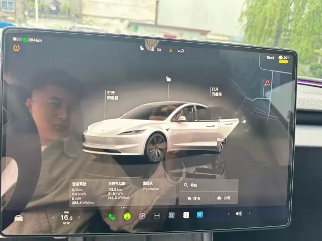 Tesla Model 3 — Фото автомобиля 5