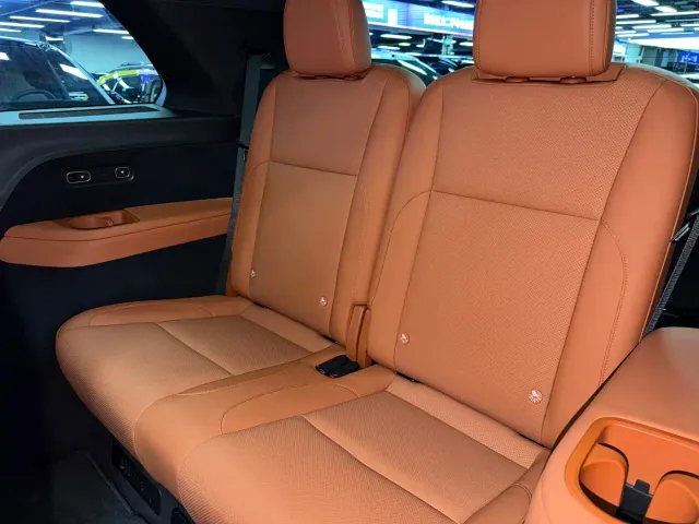 Li Auto L8 — Фото автомобиля 10