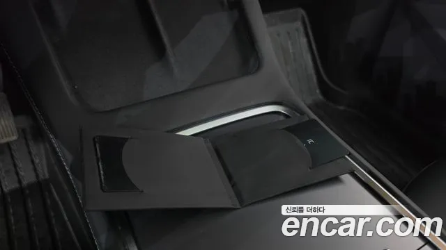 Tesla Model Y — Фото автомобиля 25