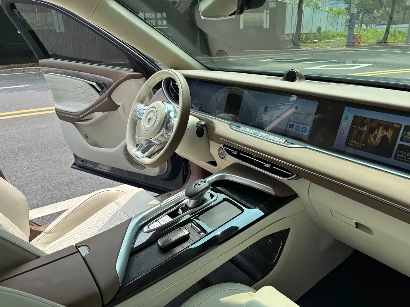 Voyah Auto VOYAH FREE 2021 AWD Standard Range Extender Exclusive Luxury Package — Фото автомобиля 25