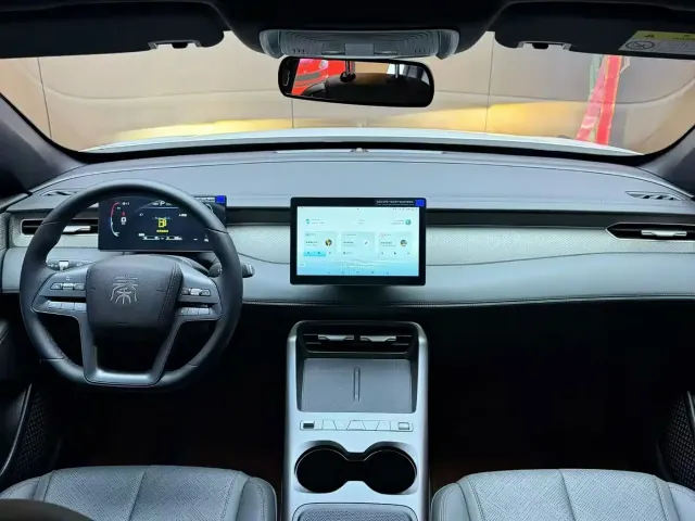 BYD Qin PLUS 2026 DM-i Smart Edition 128KM Progressive — Фото автомобиля 8