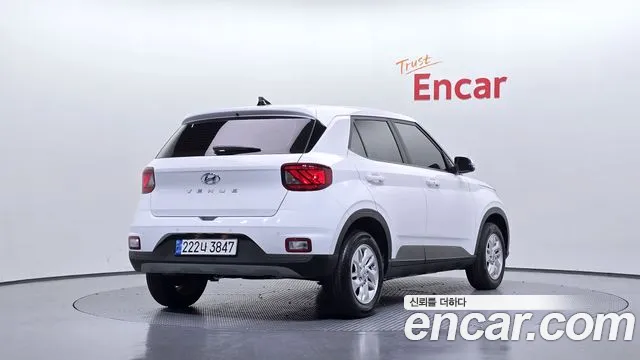 Hyundai Venue — Фото автомобиля 2