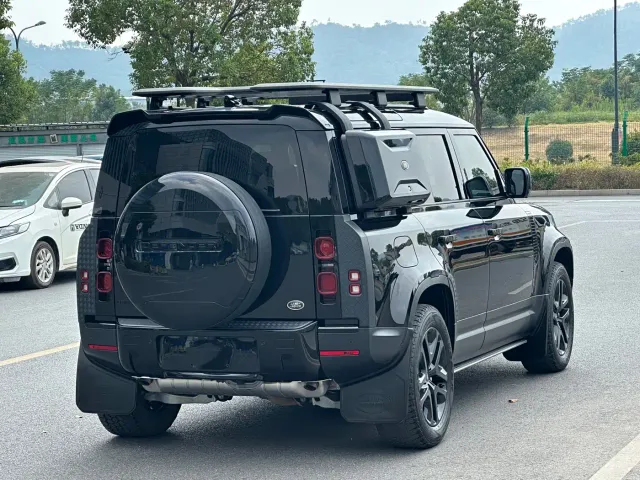 Land Rover Defender — Фото автомобиля 3