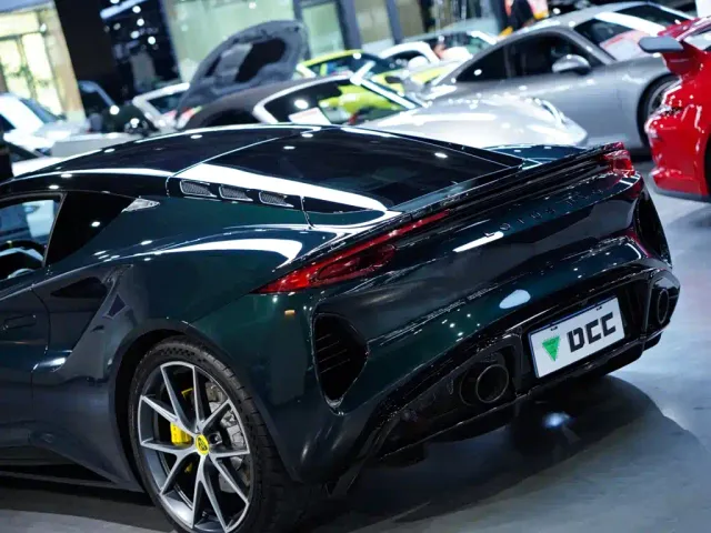 Lotus Emira — Фото автомобиля 7