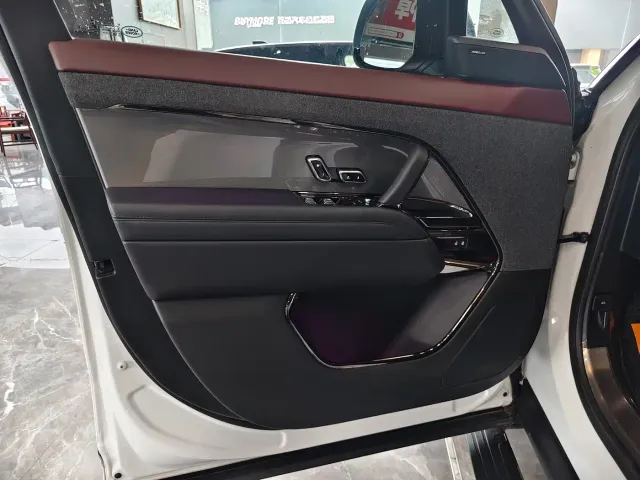 Land Rover Range Rover Sport — Фото автомобиля 6
