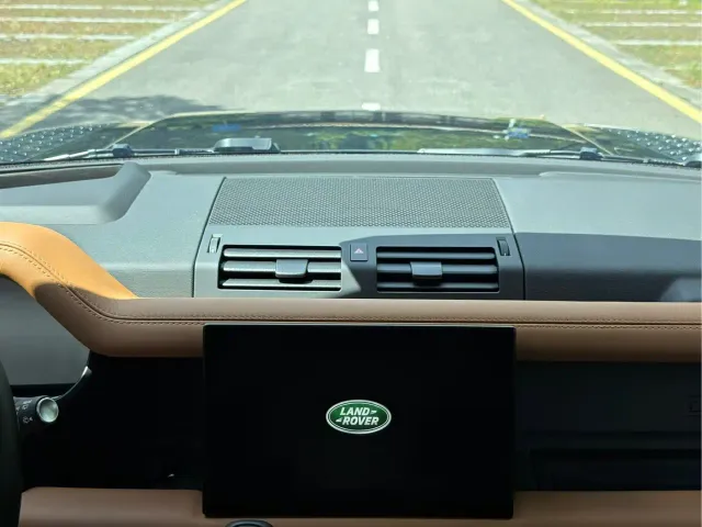 Land Rover Defender — Фото автомобиля 13
