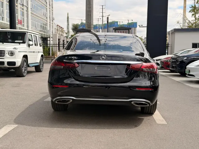 Mercedes-Benz E-Class — Фото автомобиля 8