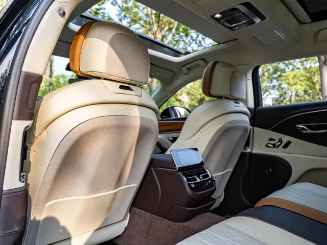 Bentley Flying Spur — Фото автомобиля 9