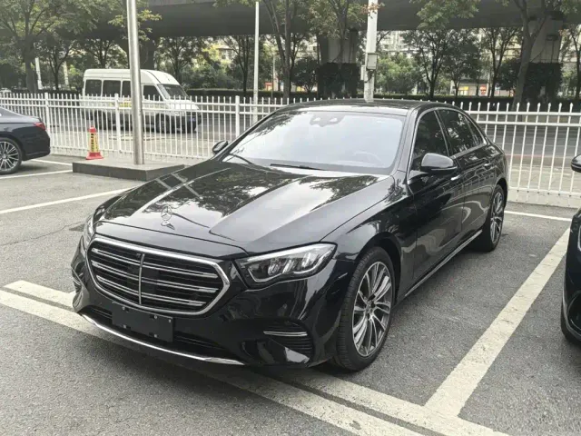Mercedes-Benz E-Class — Фото автомобиля 2