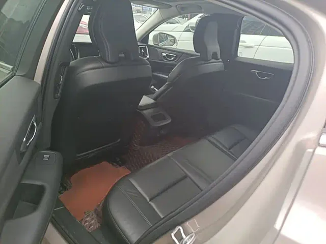 Volvo S60 — Фото автомобиля 16