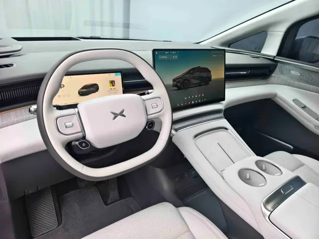 Xpeng X9 — Фото автомобиля 26