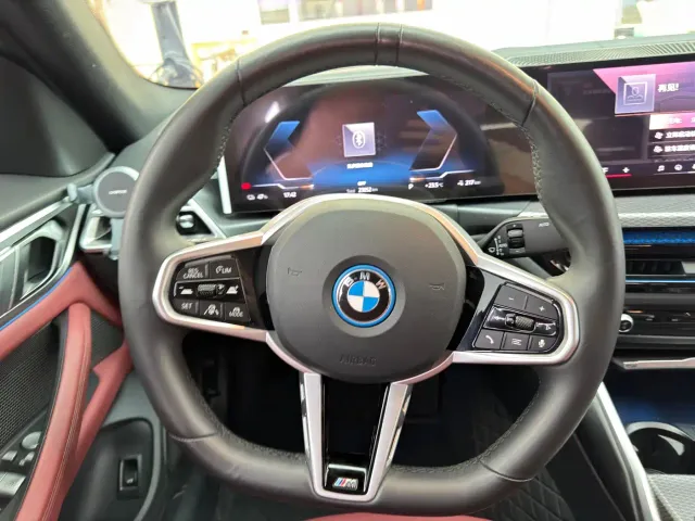 BMW i4 — Фото автомобиля 18