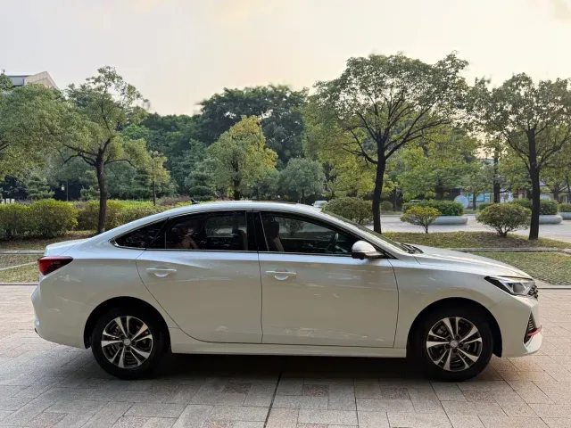 Changan Eado — Фото автомобиля 18