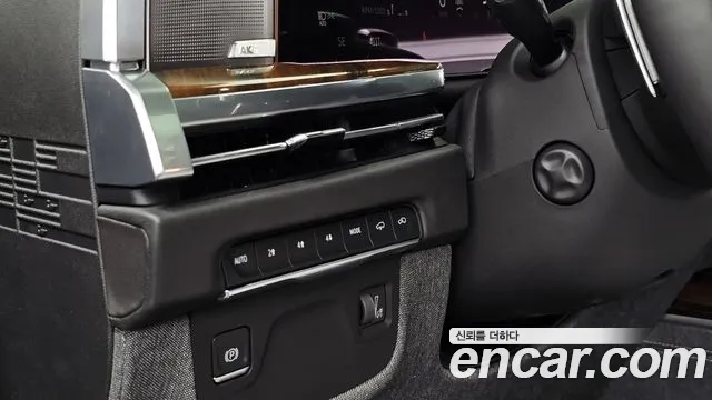 Cadillac Escalade — Фото автомобиля 24