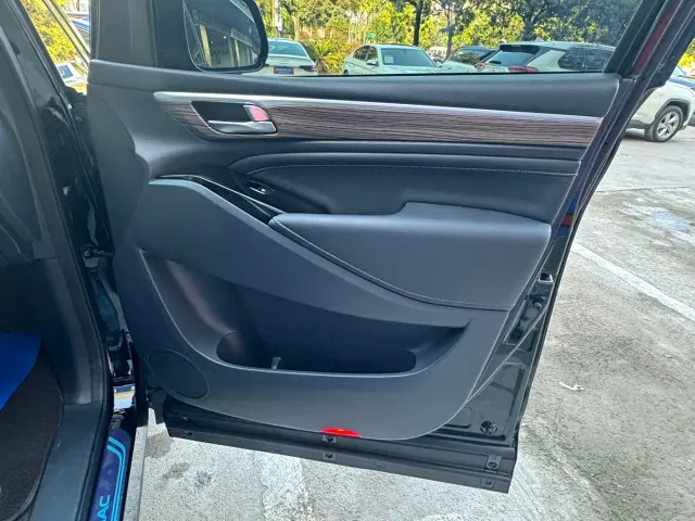 GAC Trumpchi M8 — Фото автомобиля 21