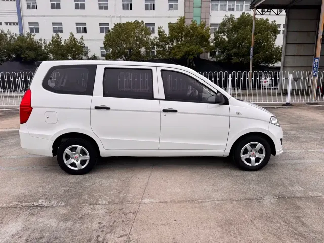Wuling Hongguang — Фото автомобиля 4
