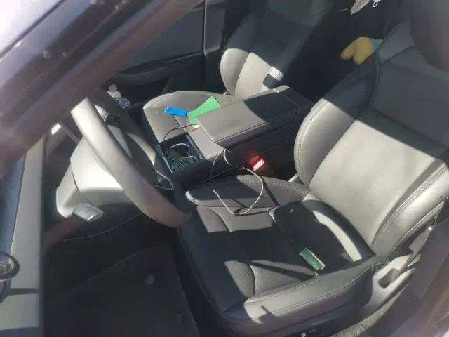 Tesla Model 3 — Фото автомобиля 11